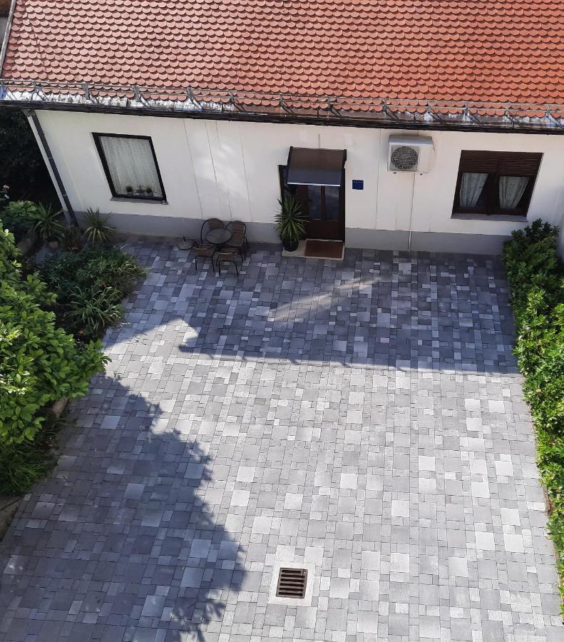 Albert Home Karlovac Buitenkant foto