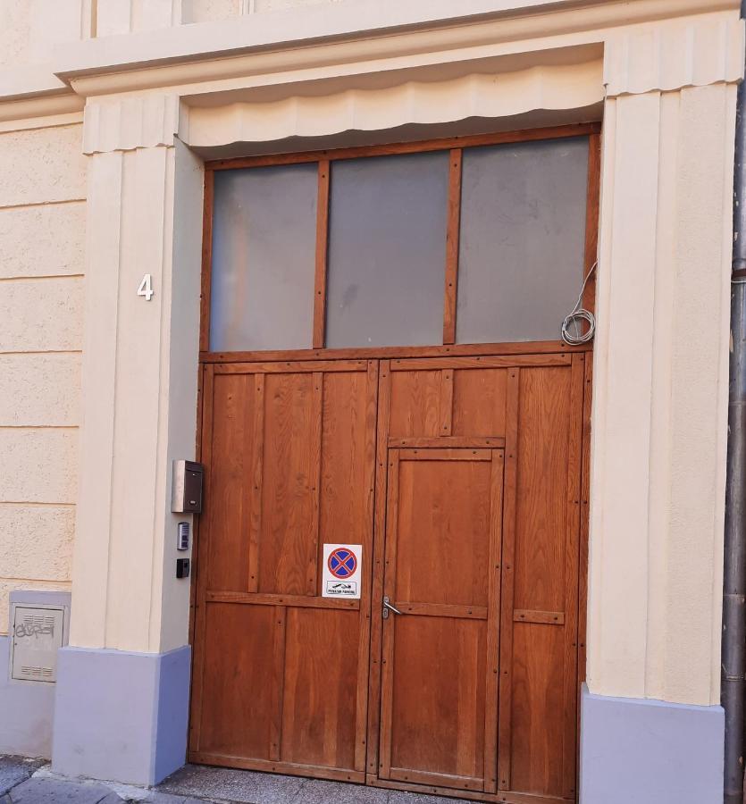 Albert Home Karlovac Buitenkant foto