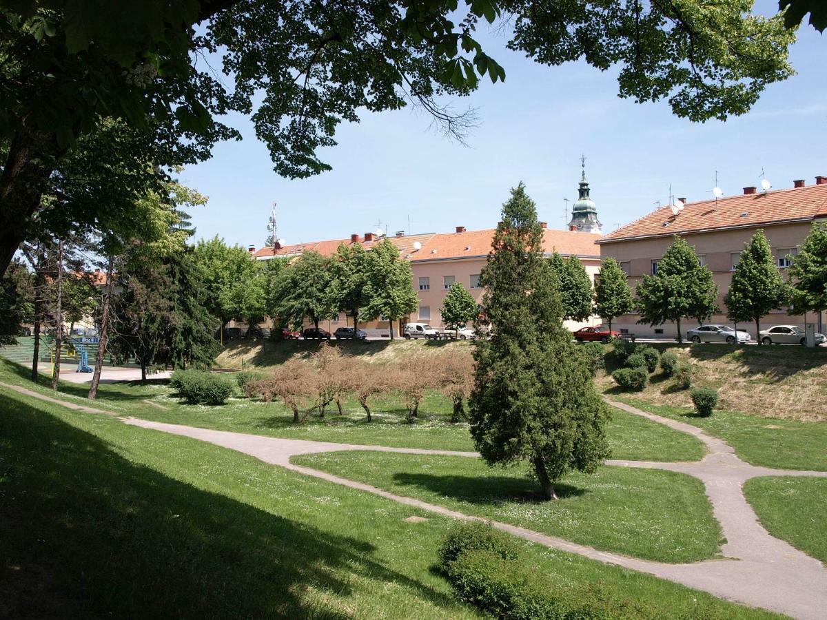 Albert Home Karlovac Buitenkant foto
