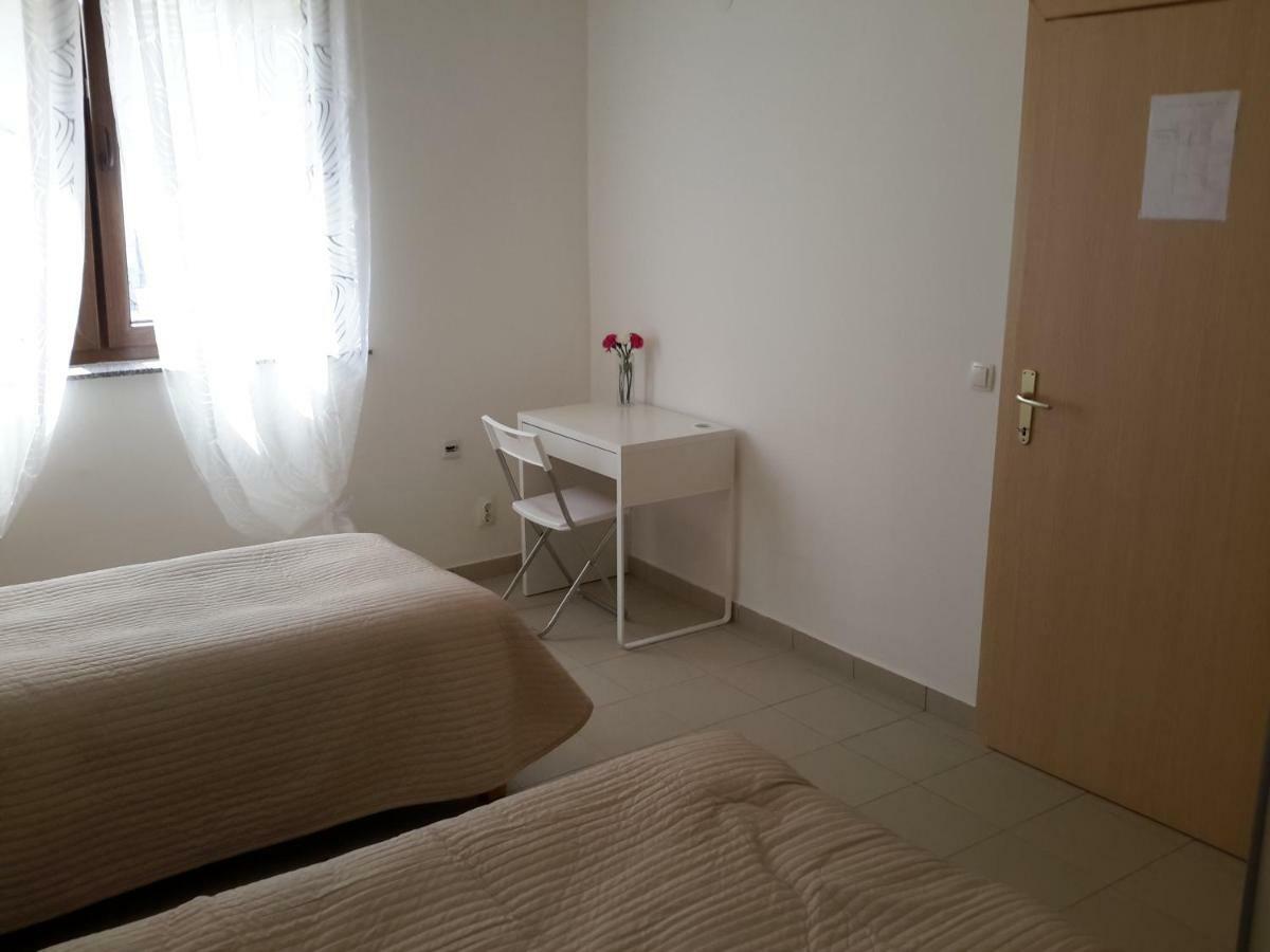 Albert Home Karlovac Buitenkant foto